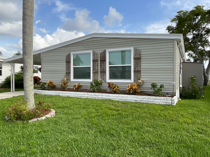 Welcome to this stunning two-bedroom, two-bath mobile home - Beach Home for sale in Ellenton, Florida on Beachhouse.com