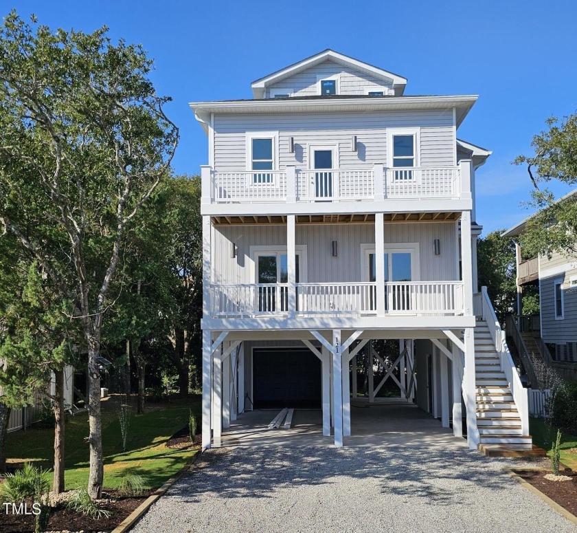 Stunning new construction home in Surf City with easy beach - Beach Home for sale in Surf City, North Carolina on Beachhouse.com