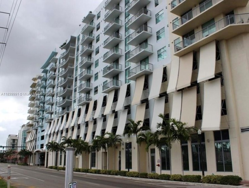 INVESTORS OPPORTUNITY! RENTED! IN THE HEART OF HOLLYWOOD - Beach Condo for sale in Hollywood, Florida on Beachhouse.com