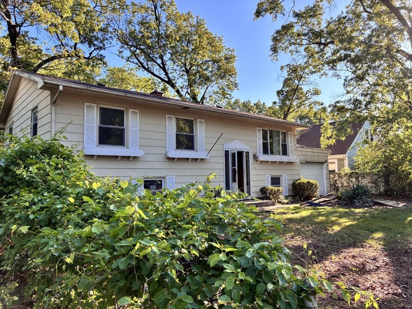 This property is perfectly suited as a year-round residence - Beach Home for sale in Michigan City, Indiana on Beachhouse.com