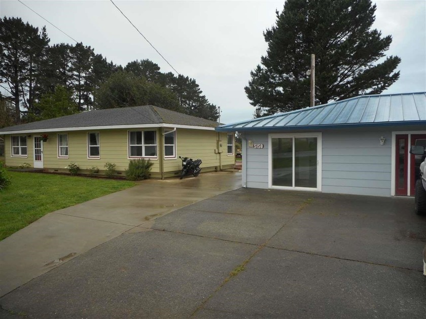 Main home is a 3 bedroom 1 bath, 1,240sf with tile and laminate - Beach Home for sale in Crescent City, California on Beachhouse.com