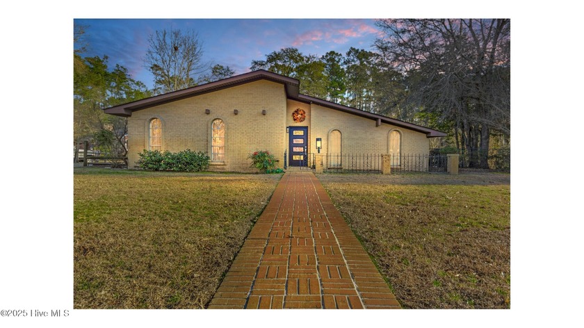 Discover peace and convenience in this charming 3-bedroom - Beach Home for sale in Minnesott Beach, North Carolina on Beachhouse.com