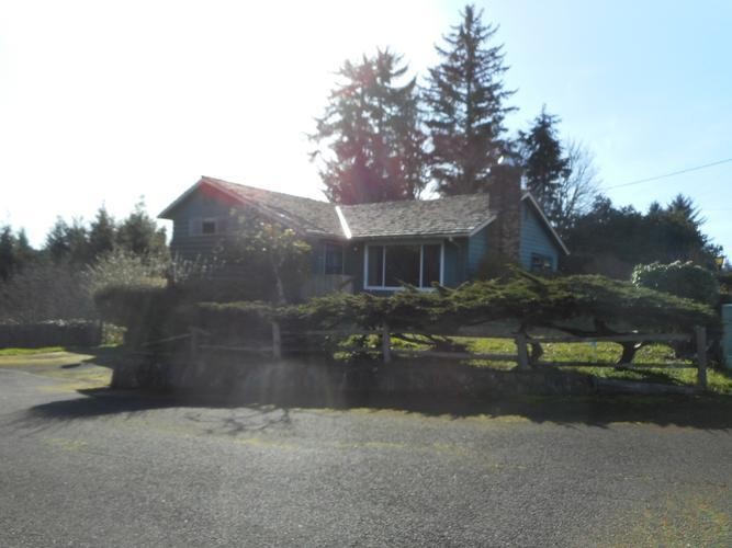Calling all beach lovers! This charming 3-bedroom, 2-bath home - Beach Home for sale in Waldport, Oregon on Beachhouse.com