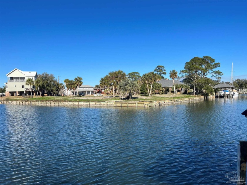 This is a rare opportunity to own an absolutely amazing deep - Beach Lot for sale in Gulf Breeze, Florida on Beachhouse.com