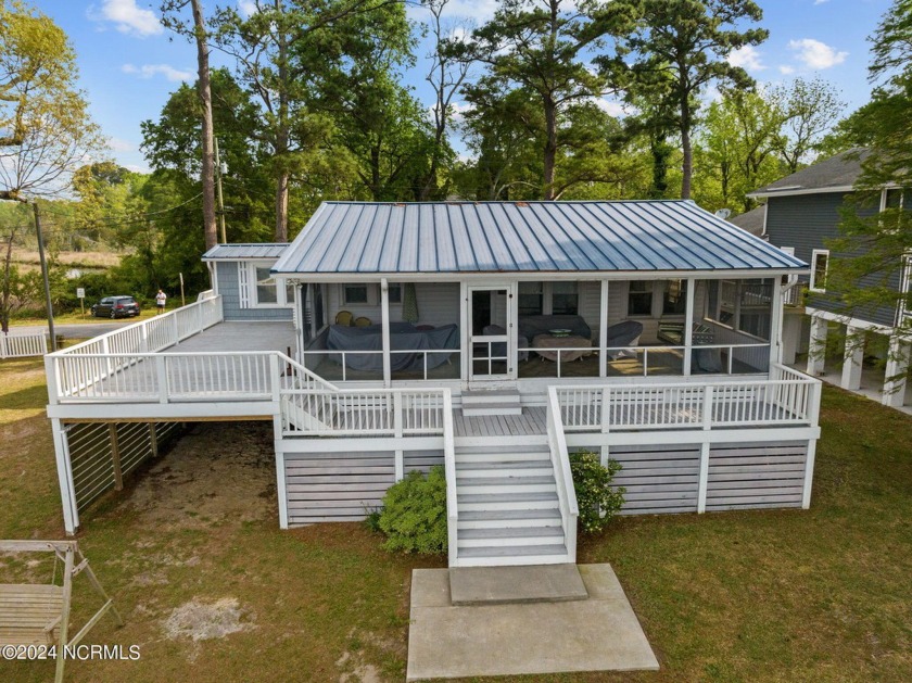 CUTE WATERFRONT COTTAGE WITH PRIVATE BOAT RAMP - This adorable 3 - Beach Home for sale in Bath, North Carolina on Beachhouse.com
