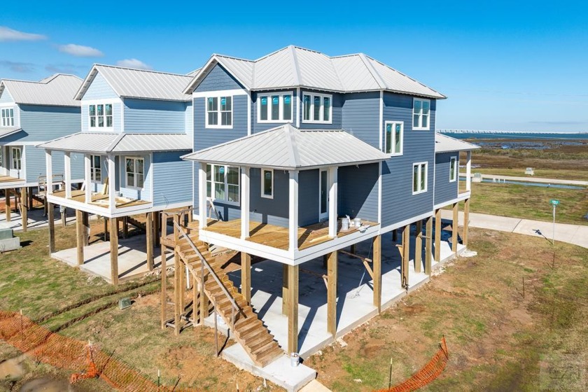 The gated community of Sweetwater Cove offers residents peaceful - Beach Home for sale in Galveston, Texas on Beachhouse.com