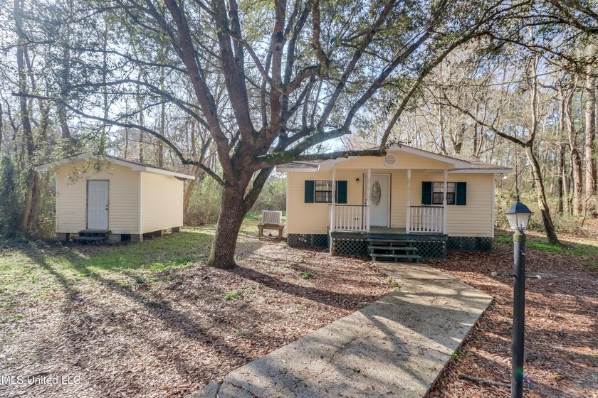 Charming 2-bedroom, 2-bath home located on a quiet dead-end - Beach Home for sale in Long Beach, Mississippi on Beachhouse.com