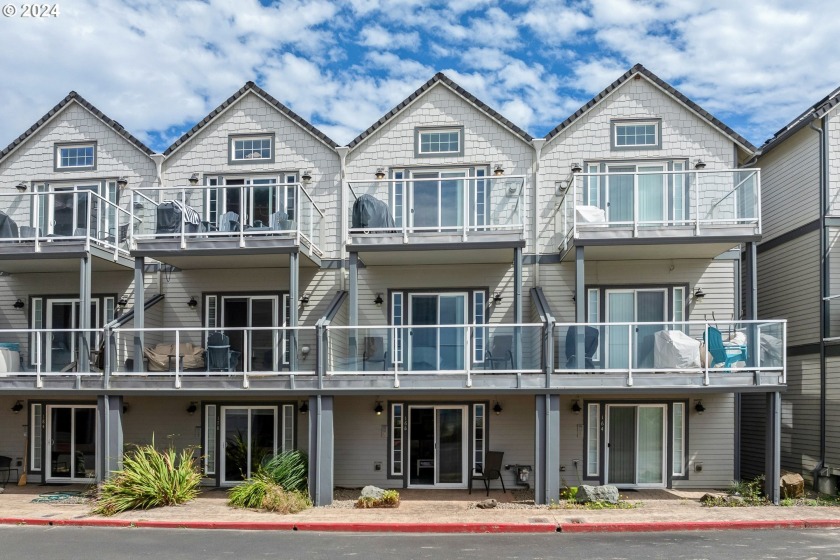 Stretch out! This near oceanfront townhome in the heart of - Beach Home for sale in Rockaway Beach, Oregon on Beachhouse.com