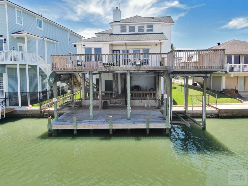 Fully furnished bayfront property with elevator to all floors - Beach Home for sale in Tiki Island, Texas on Beachhouse.com