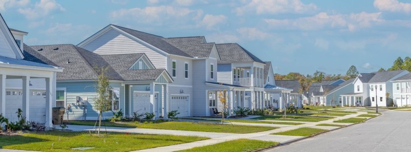 This spacious two-story home features a formal dining room and - Beach Home for sale in Murrells Inlet, South Carolina on Beachhouse.com