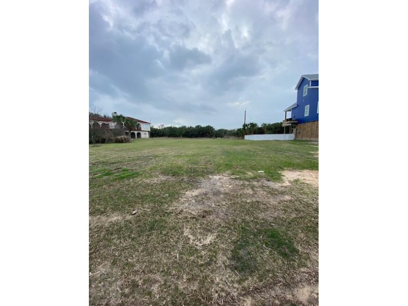 Corner lot in sought after Pirates Beach subdivision on - Beach Lot for sale in Galveston, Texas on Beachhouse.com