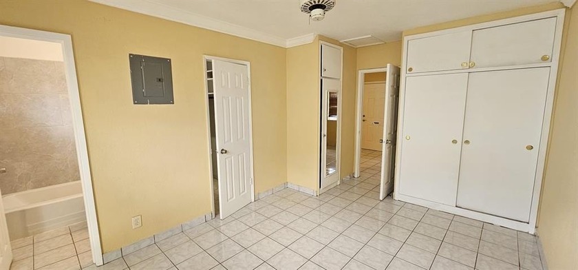 Fantastic unit in the quiet, one-story community of Lincoln - Beach Condo for sale in Hollywood, Florida on Beachhouse.com