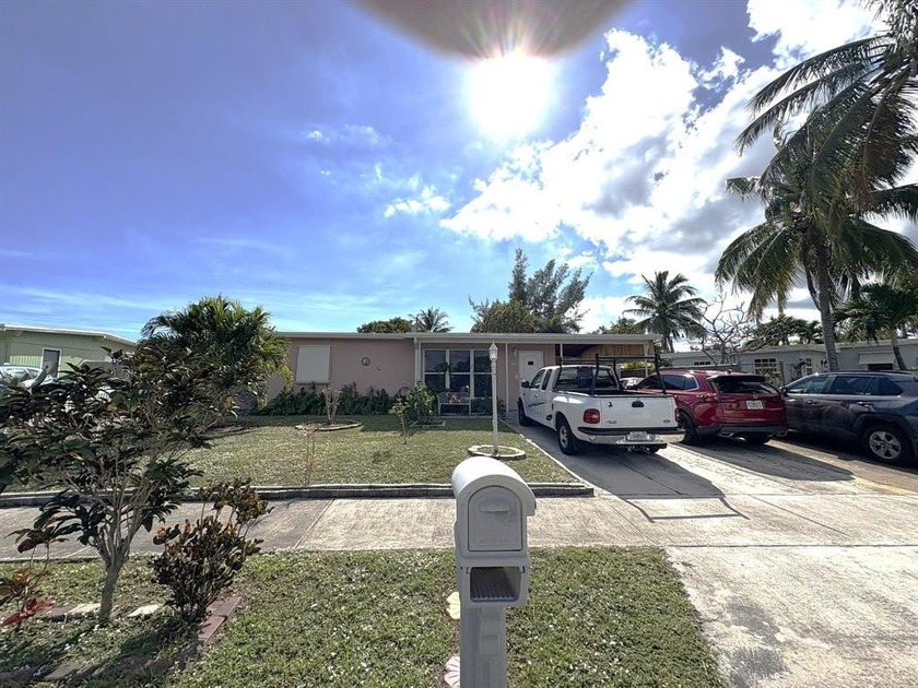 Comfortable 2BR/1BA home in east Pompano.  Close to beaches - Beach Home for sale in Pompano Beach, Florida on Beachhouse.com