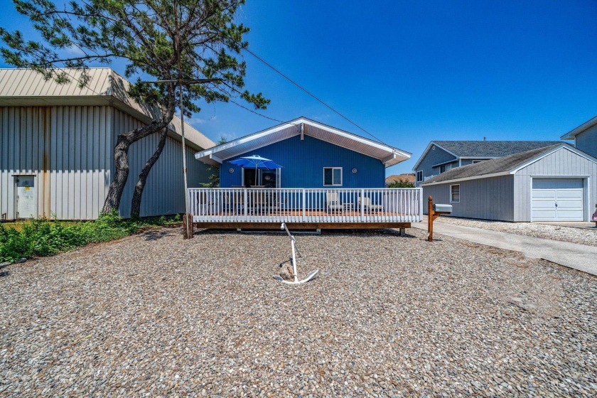 This cute rancher is ideally situated and just 2 blocks to the - Beach Home for sale in Avalon, New Jersey on Beachhouse.com
