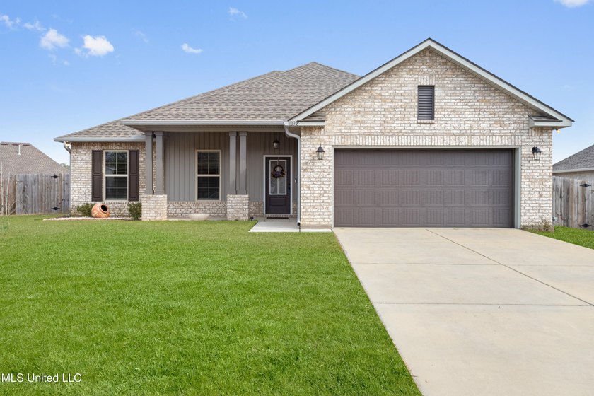 Welcome to this beautiful 4-bedroom, 2-bath Rodessa IV G floor - Beach Home for sale in Gulfport, Mississippi on Beachhouse.com
