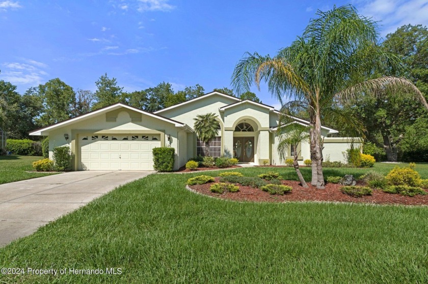 The home has double entry doors that open into a wide open floor - Beach Home for sale in Homosassa, Florida on Beachhouse.com