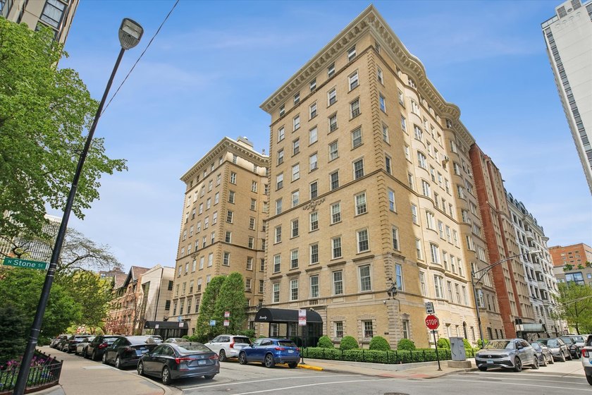 Welcome to 70 E Scott, a Classic pre-war Gold Coast building - Beach Condo for sale in Chicago, Illinois on Beachhouse.com