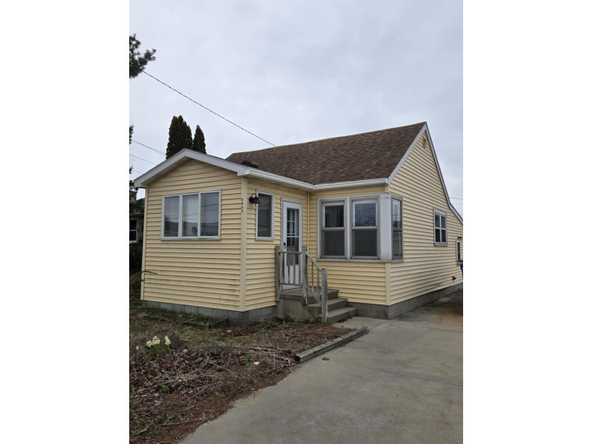 Big opportunity in a small package. Don't let the square footage - Beach Commercial for sale in Alpena, Michigan on Beachhouse.com