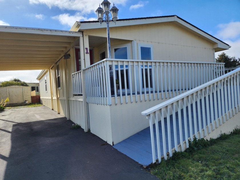 Well maintained 3 bedroom, 2 bath manufactured home on spacious - Beach Home for sale in Crescent City, California on Beachhouse.com