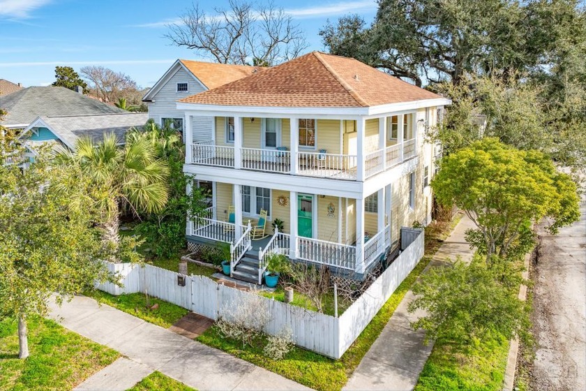 BEAUTIFUL 2-story home on a corner lot! This home is - Beach Home for sale in Galveston, Texas on Beachhouse.com