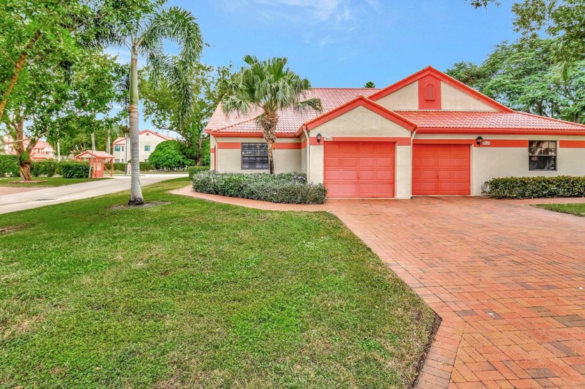 WELCOME TO YOUR COZY NEW HOME!  BEAUTIFULLY UPDATED 2 BEDROOM 2 - Beach Home for sale in Delray Beach, Florida on Beachhouse.com