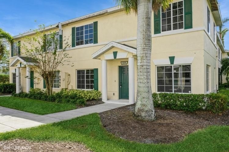 WOW!!! Completely renovated 3 bedroom/2 1/2 bath townhome with 1 - Beach Condo for sale in Lakewood Ranch, Florida on Beachhouse.com