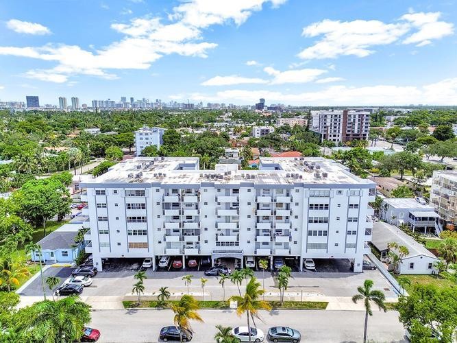 Welcome to this 1 bedroom 1 bath at Sun Haven Towers Condo. 5th - Beach Condo for sale in Hollywood, Florida on Beachhouse.com