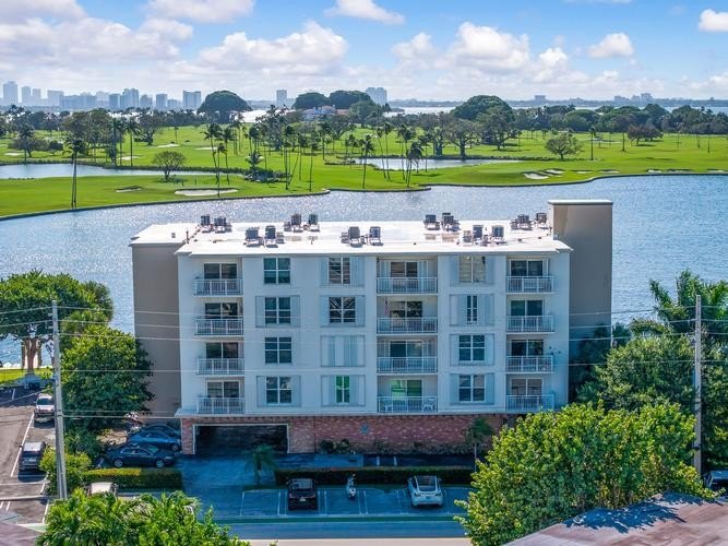 Welcome to this beautiful 1 bed / 1.5 bath condo.This move-in - Beach Condo for sale in Bay Harbor Islands, Florida on Beachhouse.com