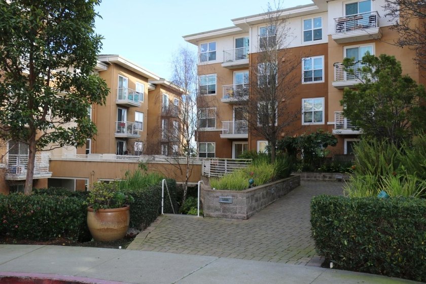 This elegantly updated condo, conveniently located near the - Beach Condo for sale in San Francisco, California on Beachhouse.com