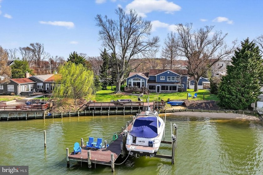 Ideally situated on Back Creek/Bodkin Creek with easy access to - Beach Home for sale in Pasadena, Maryland on Beachhouse.com