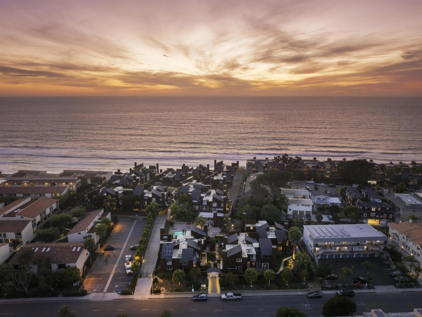 Welcome to this breathtaking, top-floor corner unit in an - Beach Condo for sale in Solana Beach, California on Beachhouse.com