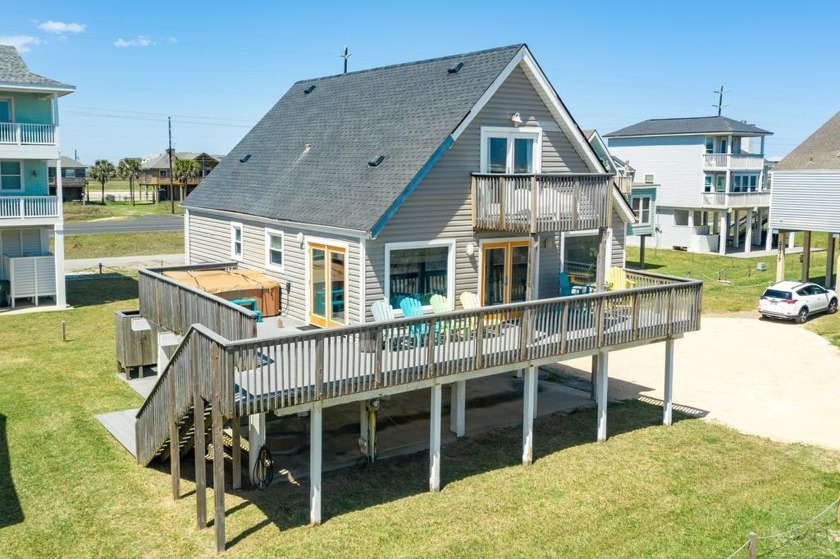 Welcome to this stunning 4 bedroom, 2 bath beach tranquil - Beach Home for sale in Galveston, Texas on Beachhouse.com