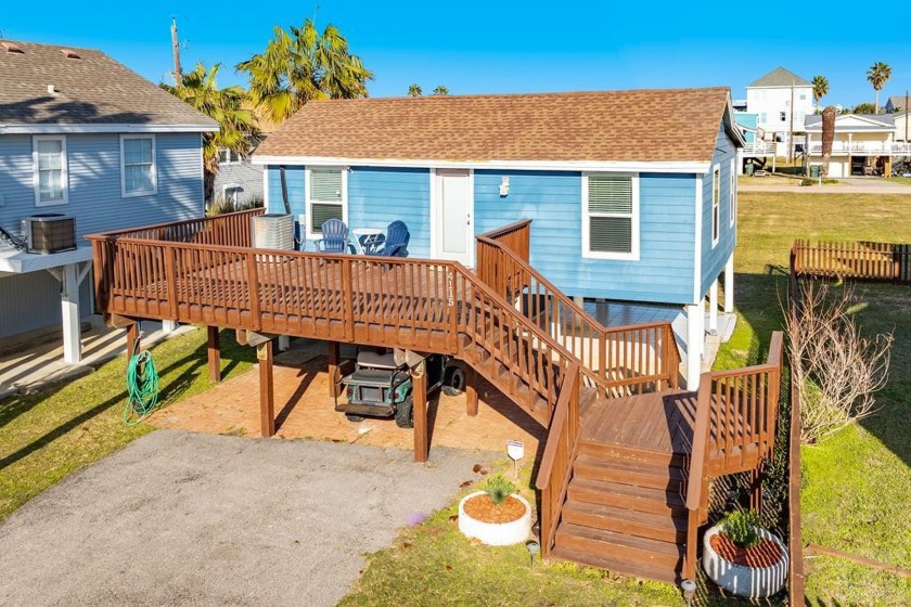 Welcome to this beautiful and charming Beachside 2/1 home in - Beach Home for sale in Galveston, Texas on Beachhouse.com
