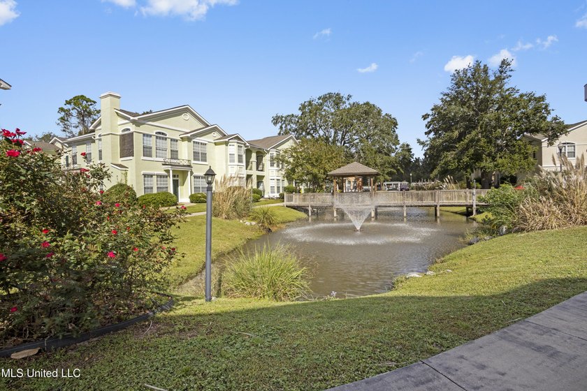 Welcome to this beautifully maintained 3 bedroom, 2 bath condo - Beach Condo for sale in Gulfport, Mississippi on Beachhouse.com