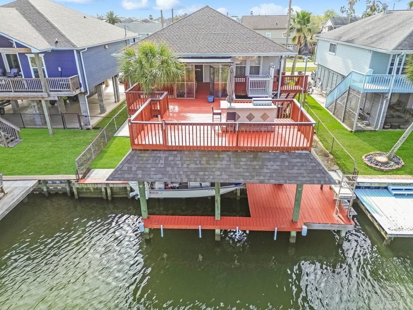 This well-maintained waterfront home has had a load of updates - Beach Home for sale in Hitchcock, Texas on Beachhouse.com