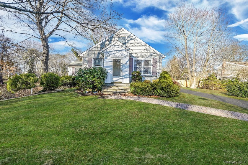 Charming 3-bedroom Ranch on a quiet block in the heart of - Beach Home for sale in Sayville, New York on Beachhouse.com