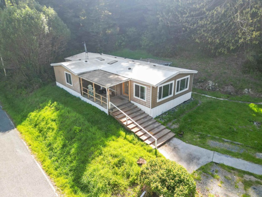 Welcome to 5700 Southbank Road in Crescent City!  This cozy - Beach Home for sale in Crescent City, California on Beachhouse.com