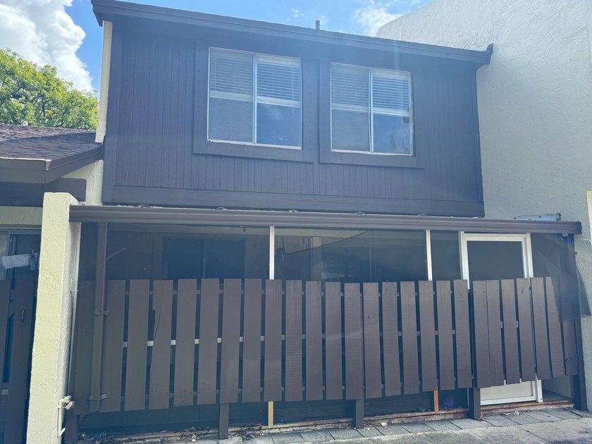 ''AS IS AS SALE'' Beautiful 3-bedroom, 1.5-bathroom townhouse - Beach Condo for sale in West Palm Beach, Florida on Beachhouse.com