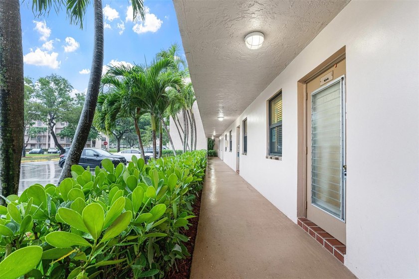 Sunrise Lakes Ph. 4, 55+ Community, 1st floor 2/2, NEW AC - Beach Condo for sale in Sunrise, Florida on Beachhouse.com