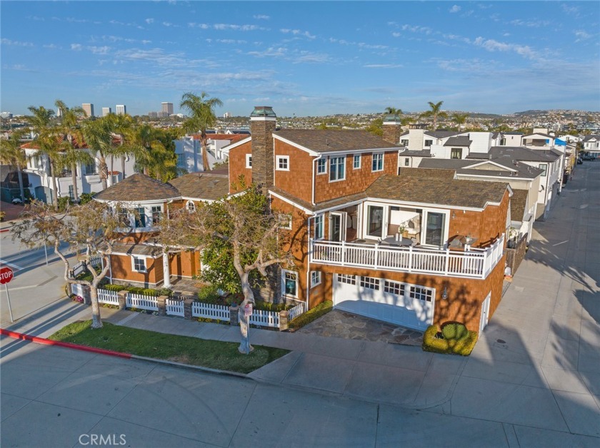 This property is a captivating residence situated in the highly - Beach Home for sale in Newport Beach, California on Beachhouse.com