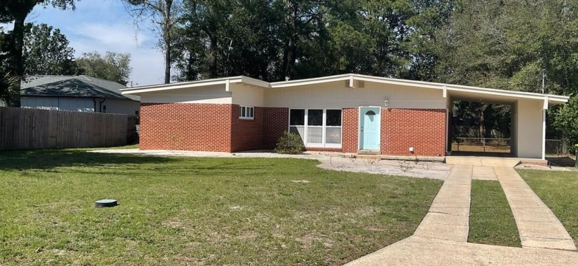 LOCATION! New exterior paint 2024! Exceptional home in the heart - Beach Home for sale in Fort Walton Beach, Florida on Beachhouse.com