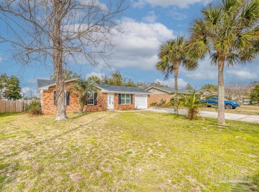 Hard to find a pool home for under $400,000 and this one is - Beach Home for sale in Gulf Breeze, Florida on Beachhouse.com