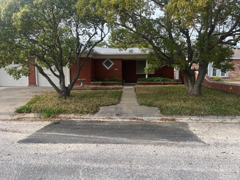 Don't miss this opportunity to own this brick home in great - Beach Home for sale in Galveston, Texas on Beachhouse.com