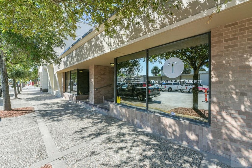 ONE STORY PROFESSIONAL OFFICE BUILDING WITH APPROX 1000 SF OF - Beach Commercial for sale in Galveston, Texas on Beachhouse.com