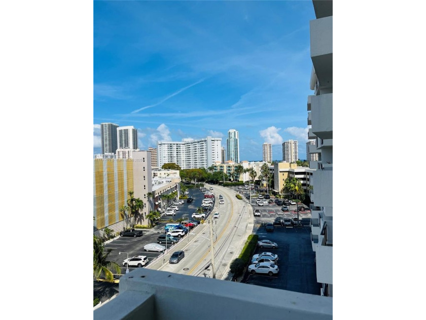 AMAZING UNIT 1BED, 1 AND 1/2 BATHROOM, WHIT CITY VIEW, CANALS - Beach Condo for sale in Hallandale Beach, Florida on Beachhouse.com