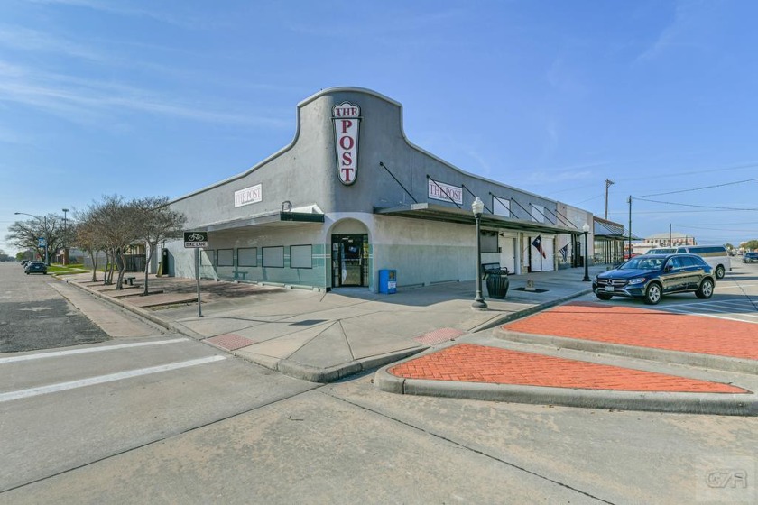 Prominently located at the corner of 6th Street North and 5th - Beach Commercial for sale in Texas City, Texas on Beachhouse.com