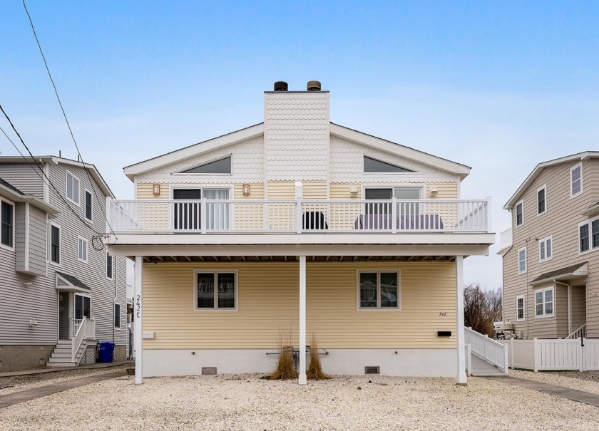 Beautiful Avalon townhome in a superior location! This two-level - Beach Townhome/Townhouse for sale in Avalon, New Jersey on Beachhouse.com