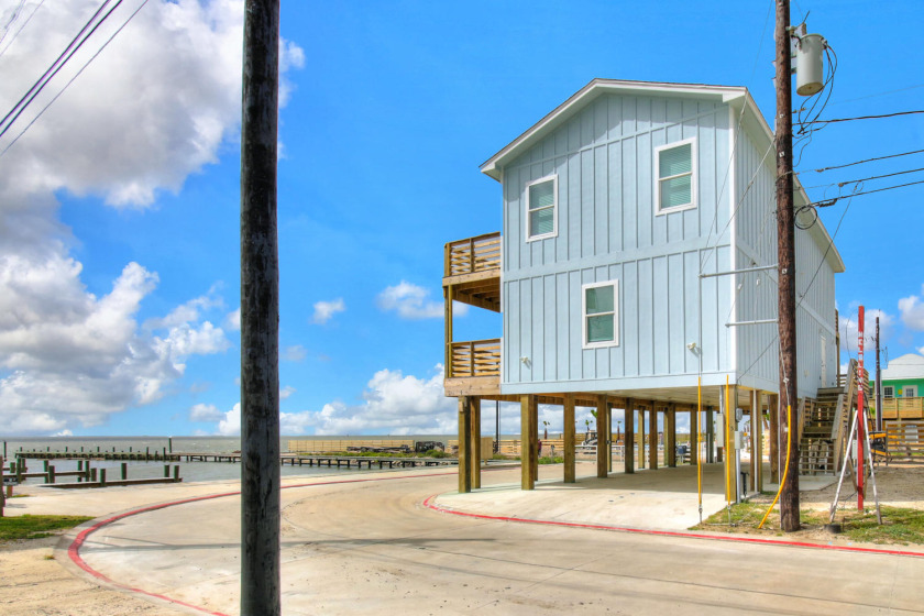 Expansive views of the Laguna Madre, Boat dock and Community Pool - Beach Vacation Rentals in Corpus Christi, Texas on Beachhouse.com