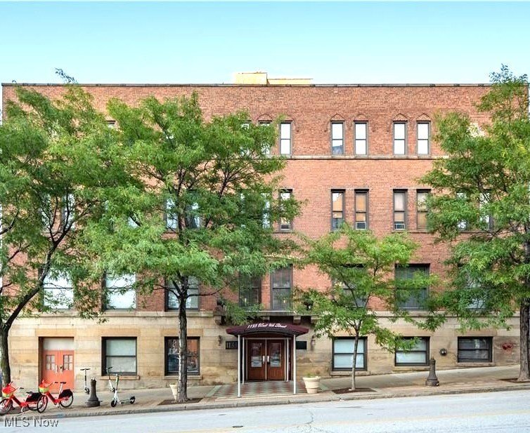 Welcome to 1133 W 9th St #315, a stylish and modern 1-bedroom - Beach Condo for sale in Cleveland, Ohio on Beachhouse.com