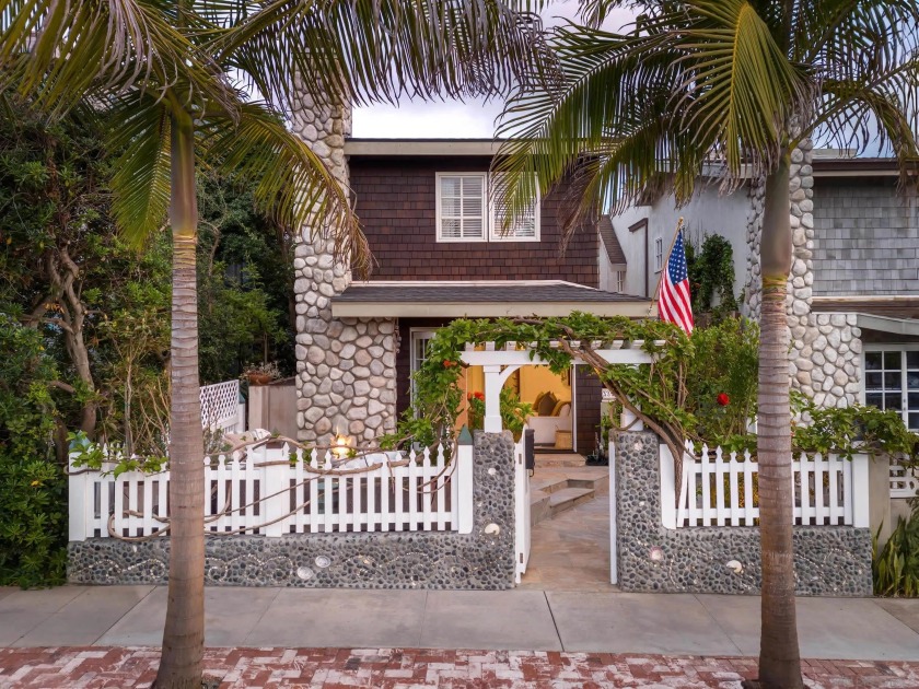 Nantucket-Style Beach Furnished Home | Ocean Views + Rooftop - Beach Home for sale in La Jolla, California on Beachhouse.com